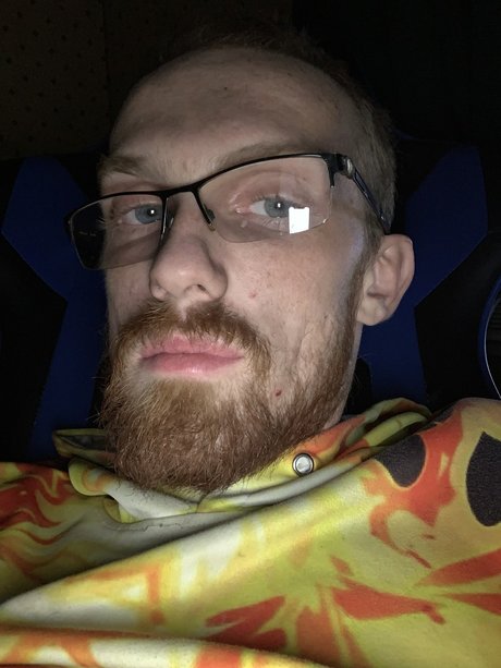 Naakte gelekte OnlyFans-foto van Michael Miller