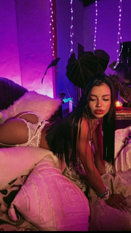 Naakte gelekte OnlyFans-foto van Andrea Montoya