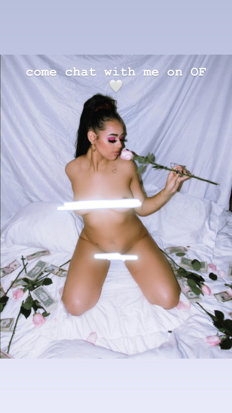 Naakte gelekte OnlyFans-foto van Kiki