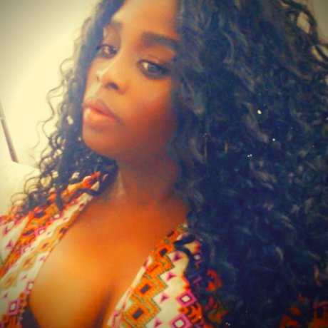 Naakte gelekte OnlyFans-foto van Caribbean Scarlett