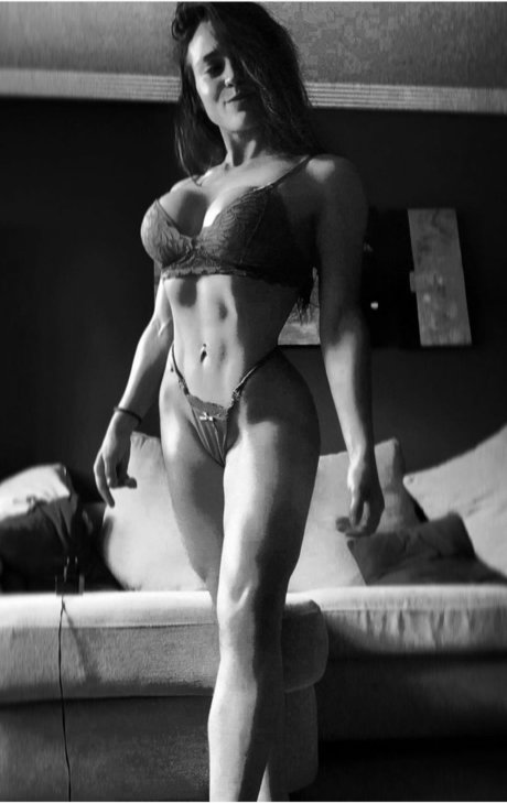 Naakte gelekte OnlyFans-foto van Mabelwellness Trainer