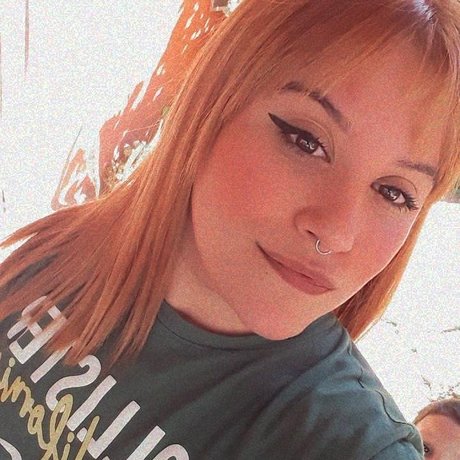 Naakte gelekte OnlyFans-foto van Andrea