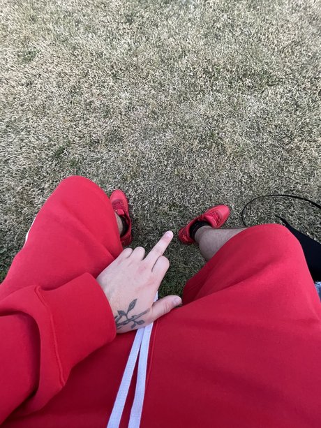 Naakte gelekte OnlyFans-foto van Joey Ortiz