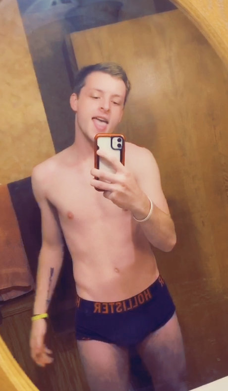 Naakte gelekte OnlyFans-foto van J