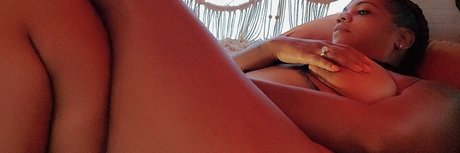Naakte gelekte OnlyFans-foto van The Alchemy Priestess