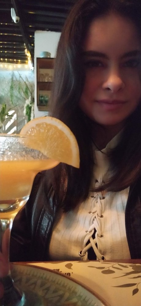 Naakte gelekte OnlyFans-foto van Mireya Ag