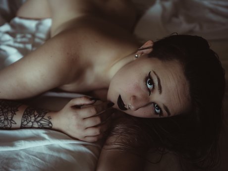 Naakte gelekte OnlyFans-foto van Miranda Darling