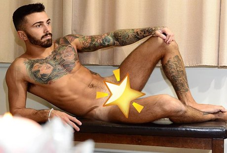 Naakte gelekte OnlyFans-foto van Jdubby0