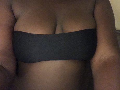 Naakte gelekte OnlyFans-foto van Lashay