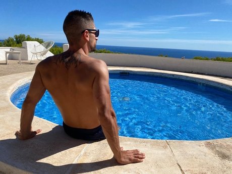 Naakte gelekte OnlyFans-foto van Jason