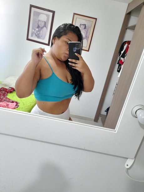 Naakte gelekte OnlyFans-foto van Camila Puerta