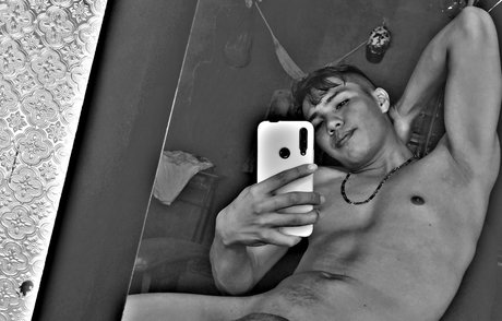 Naakte gelekte OnlyFans-foto van Jhebitt F