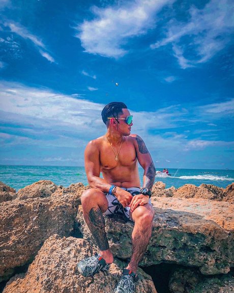 Naakte gelekte OnlyFans-foto van Camilo Holguin