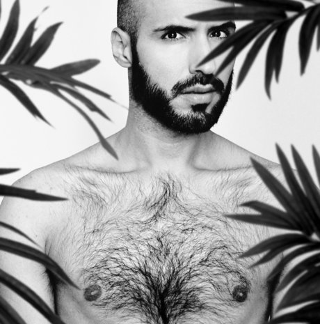 Naakte gelekte OnlyFans-foto van Ismael Lvarez