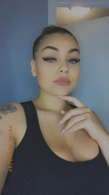 Naakte gelekte OnlyFans-foto van Jewels