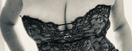 Naakte gelekte OnlyFans-foto van Mistress Jasmin