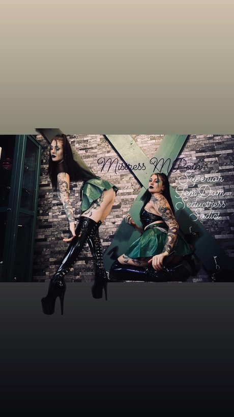 Naakte gelekte OnlyFans-foto van Mistressmpain