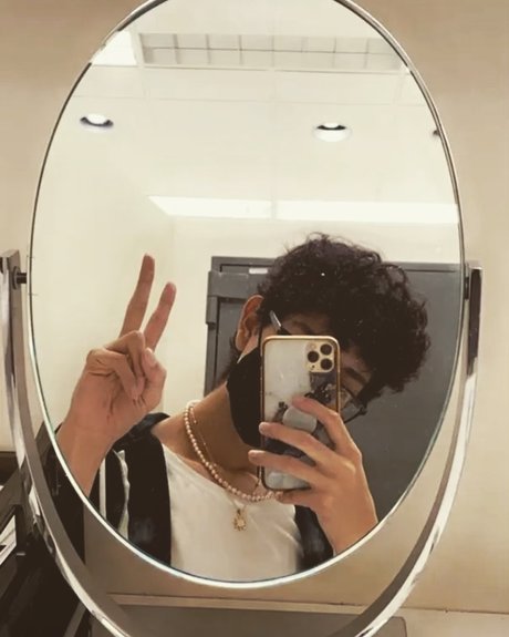 Naakte gelekte OnlyFans-foto van Joko