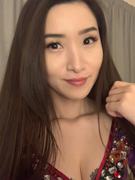 Naakte gelekte OnlyFans-foto van Mizuki Ogata