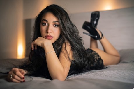 Naakte gelekte OnlyFans-foto van Illary