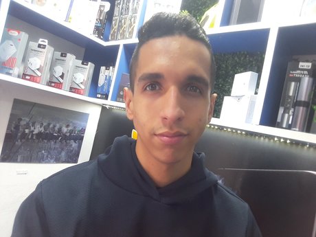 Naakte gelekte OnlyFans-foto van Jay Esgi