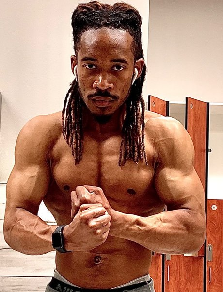 Naakte gelekte OnlyFans-foto van Chavis