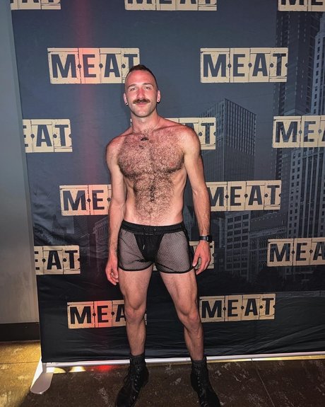 Naakte gelekte OnlyFans-foto van Humbly Hung
