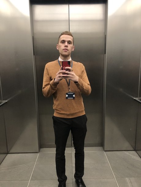 Naakte gelekte OnlyFans-foto van Alexander