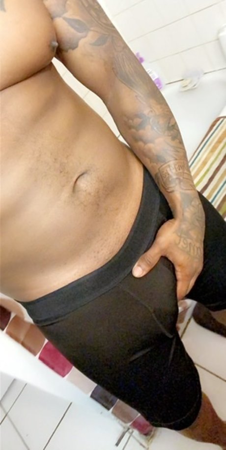 Naakte gelekte OnlyFans-foto van Tristan Williams