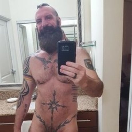 Naakte gelekte OnlyFans-foto van Vance Hazelton