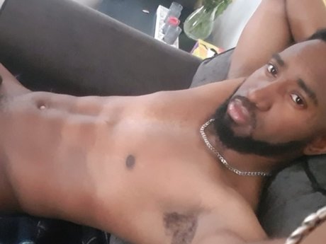 Naakte gelekte OnlyFans-foto van Jamaican Sensation