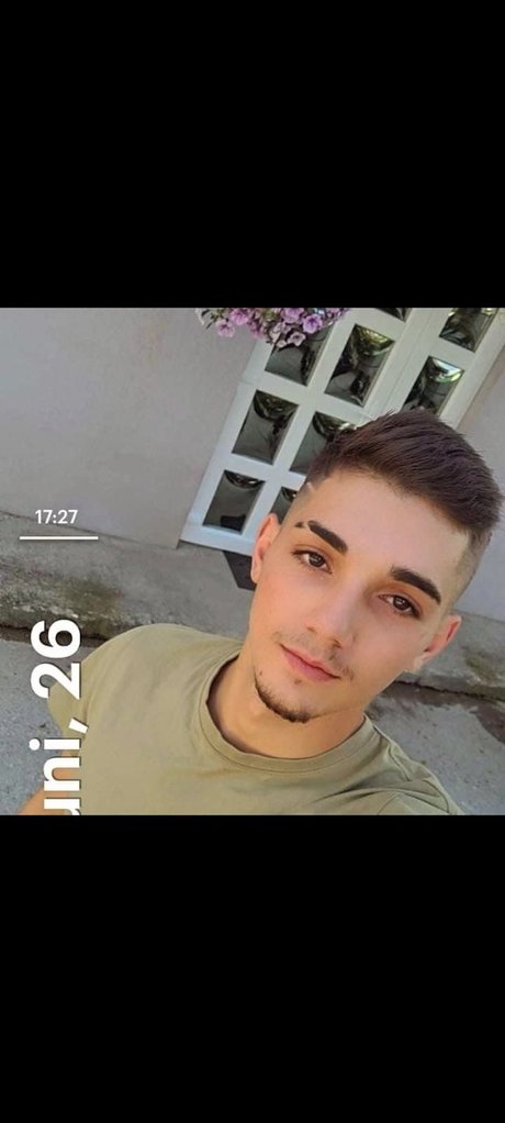Naakte gelekte OnlyFans-foto van Dazdazdaz Moldovan