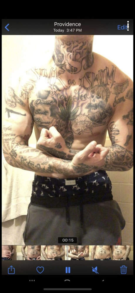 Naakte gelekte OnlyFans-foto van Mbrynes