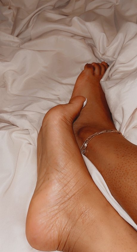 Naakte gelekte OnlyFans-foto van Mo
