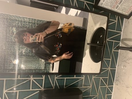 Naakte gelekte OnlyFans-foto van Black Ivy