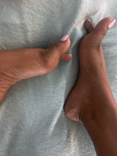 Naakte gelekte OnlyFans-foto van Msbonyy