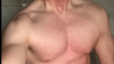 Naakte gelekte OnlyFans-foto van Mr Walton