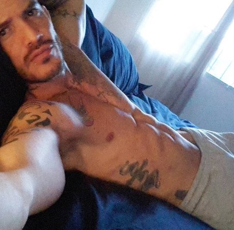 Naakte gelekte OnlyFans-foto van Mrm