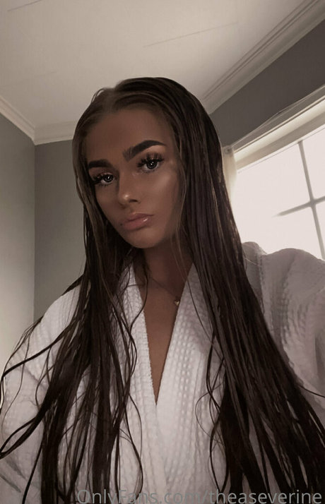 Naakte gelekte OnlyFans-foto van Enirevesfree