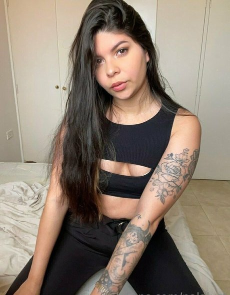 Naakte gelekte OnlyFans-foto van Nalalust