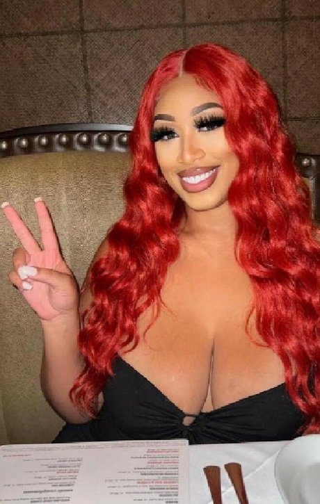 Naakte gelekte OnlyFans-foto van Babyhollywood