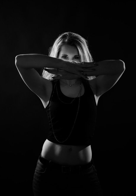 Naakte gelekte OnlyFans-foto van Mozasmr