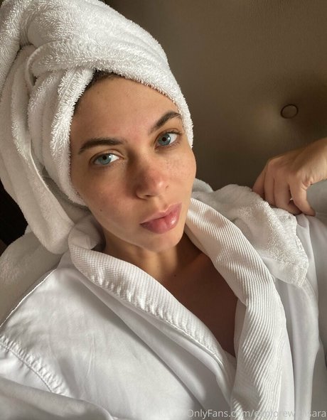 Naakte gelekte OnlyFans-foto van Withlovesaraxo