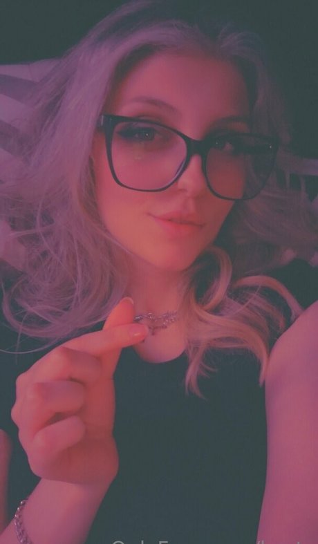 Naakte gelekte OnlyFans-foto van Kyats
