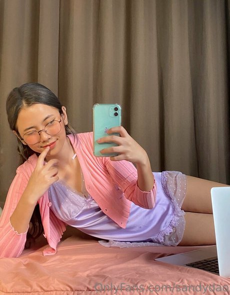 Naakte gelekte OnlyFans-foto van Sandydao