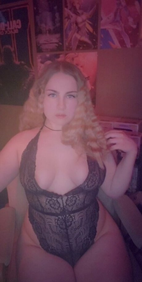 Naakte gelekte OnlyFans-foto van Itsambeh