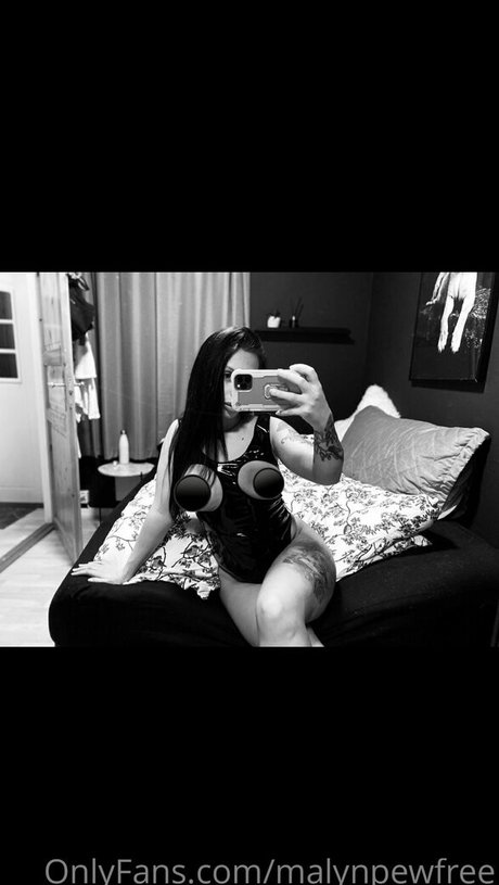 Naakte gelekte OnlyFans-foto van Malynpewfree
