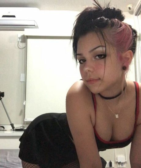 Naakte gelekte OnlyFans-foto van Camille Terra