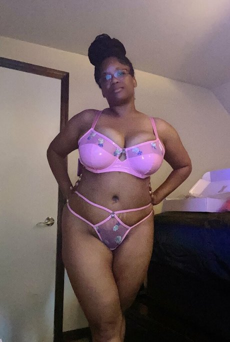 Naakte gelekte OnlyFans-foto van Vickibamxxx