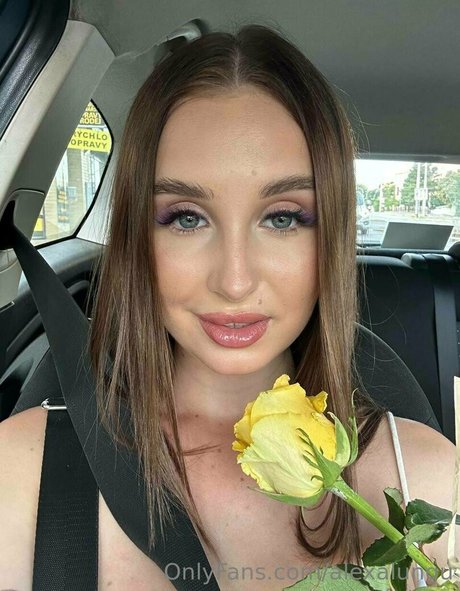 Naakte gelekte OnlyFans-foto van Alexalungu